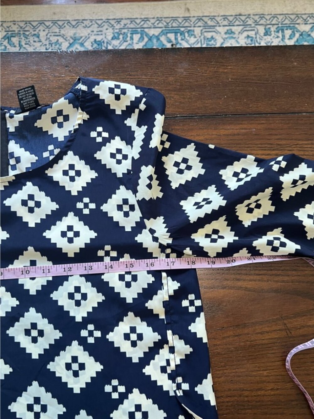 Timing Blue & White Geometric Aztec Print Blouse Shirt Classic M Office Career - Picture 7 of 8